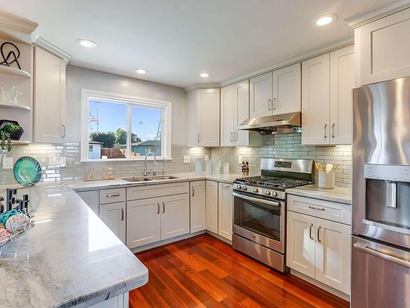 5th image of 2415 Crystal Dr