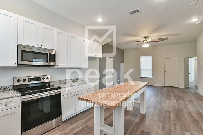 3 bed, 2.0 bath, 1200 sqft, $1,750 — Photo 3