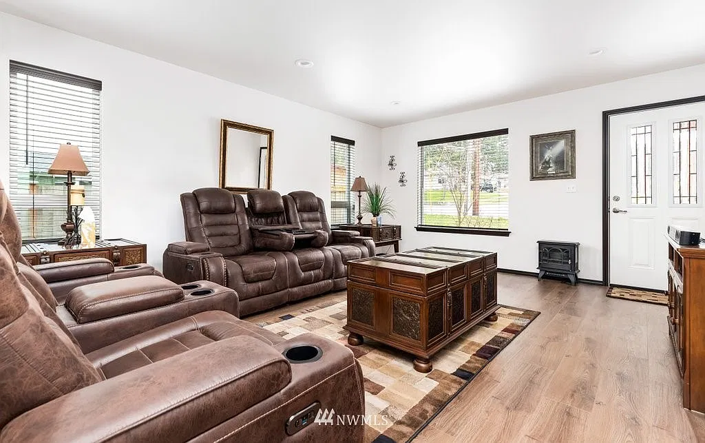 3 bed, 1775 sqft, $2,800 — Photo 3