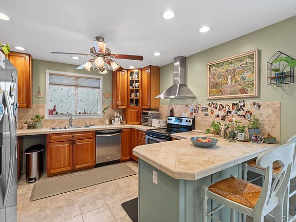 3rd image of 35 Highland Avenue