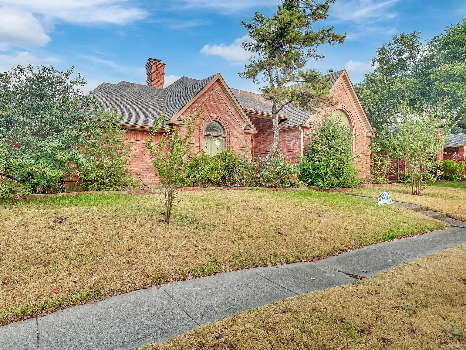 4 bed, 2623 sqft, $2,700 — Photo 2