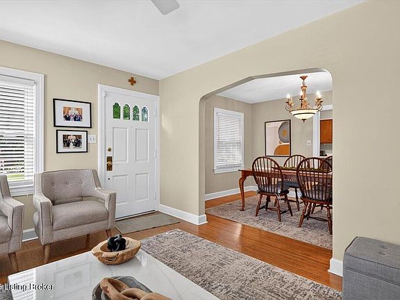 5th image of 2135 Gladstone Ave