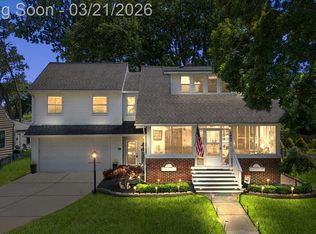 1957 Columbia Rd, Berkley, MI