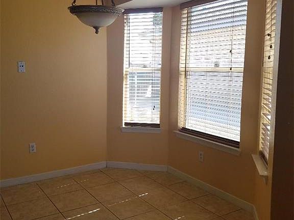 4th image of 11716 Kingdom Ave