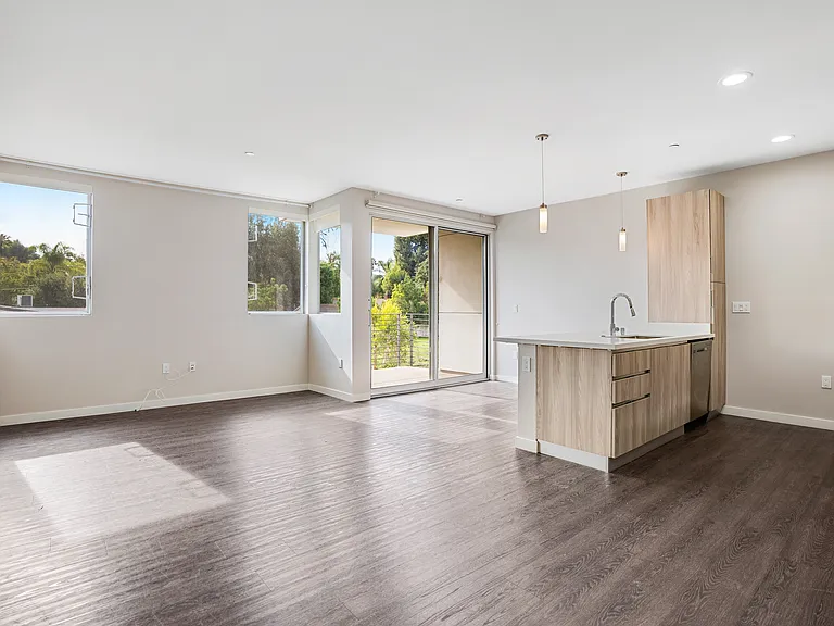 16300 Ventura Blvd #201 — Photo 13