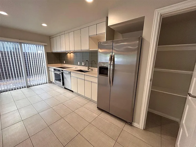 8922 Trone Cir #A — Photo 6