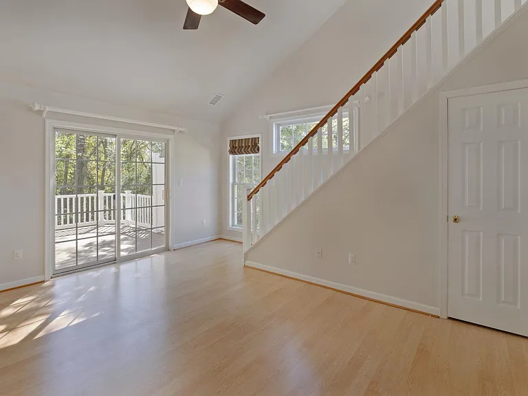 1081 Wintergreen Ln — Photo 36