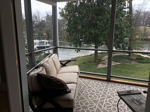 Screened in porch