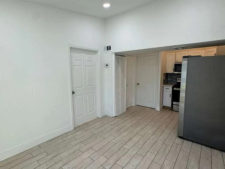 3115 Avenue J #1 — Photo 2