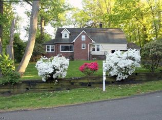 521 Helena Ave, Wyckoff, NJ 07481