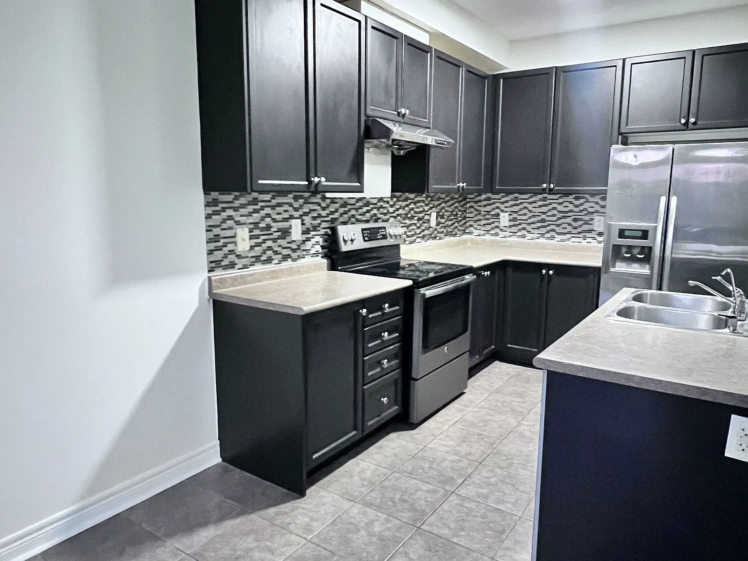 3 bed, $3,000 — Photo 2