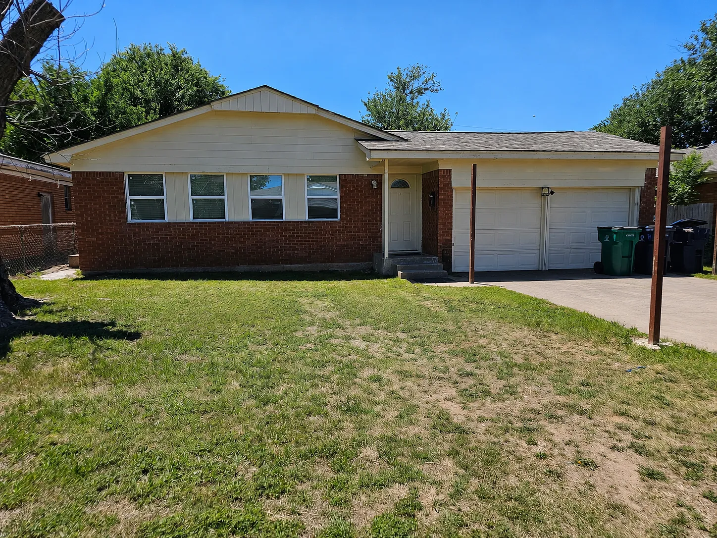 3 bed, 1.5 bath, 911 sqft, $1,150 — Photo 1