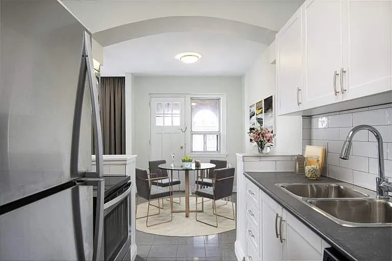 1650 Bathurst Street — Photo 1