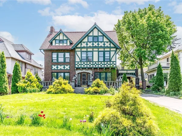 1504 James St, Syracuse, NY 13203