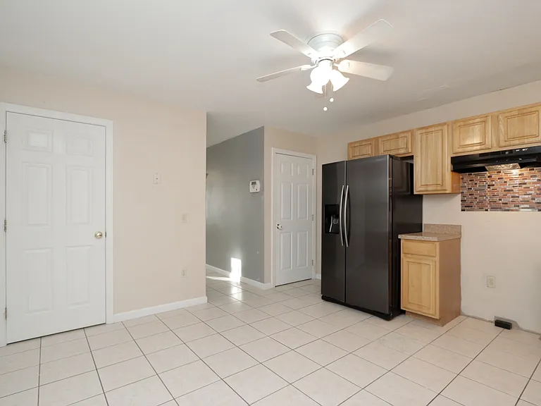 51-53 Winthrop St #R — Photo 10