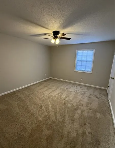 704 Fieldcrest Cir — Photo 4