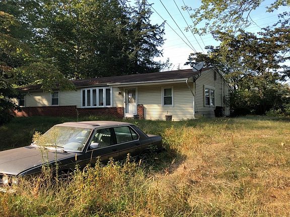 2nd image of 3138 Pyles Dr