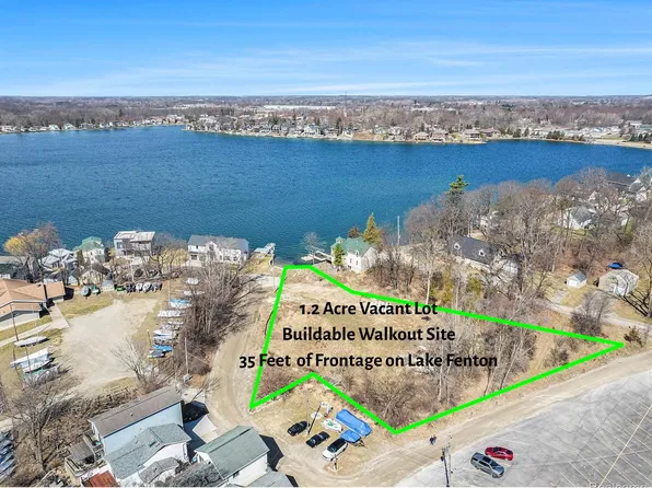 2294 Sonora Dr, Fenton, MI 48430