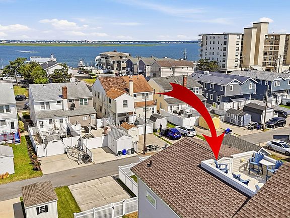 5th image of 412 Simpson Ave