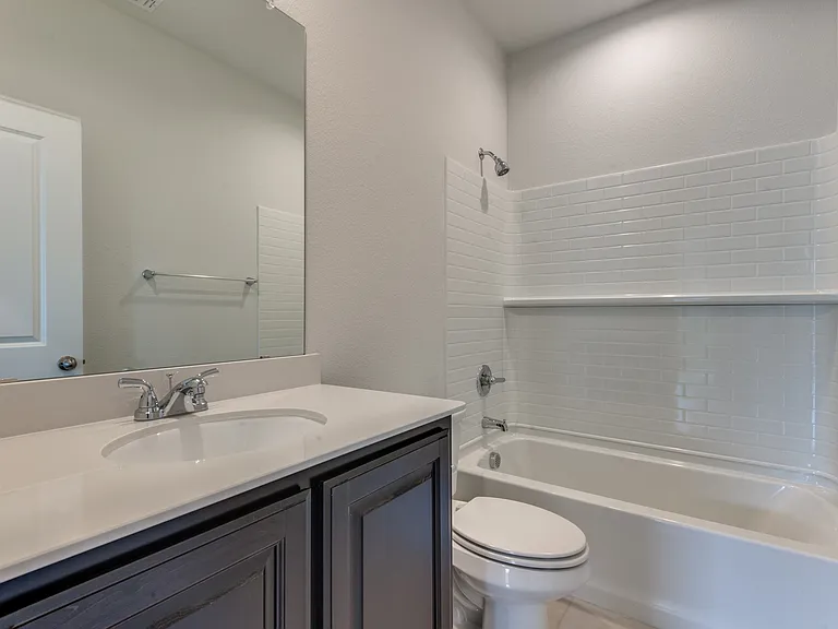 717 Presidio St — Photo 2