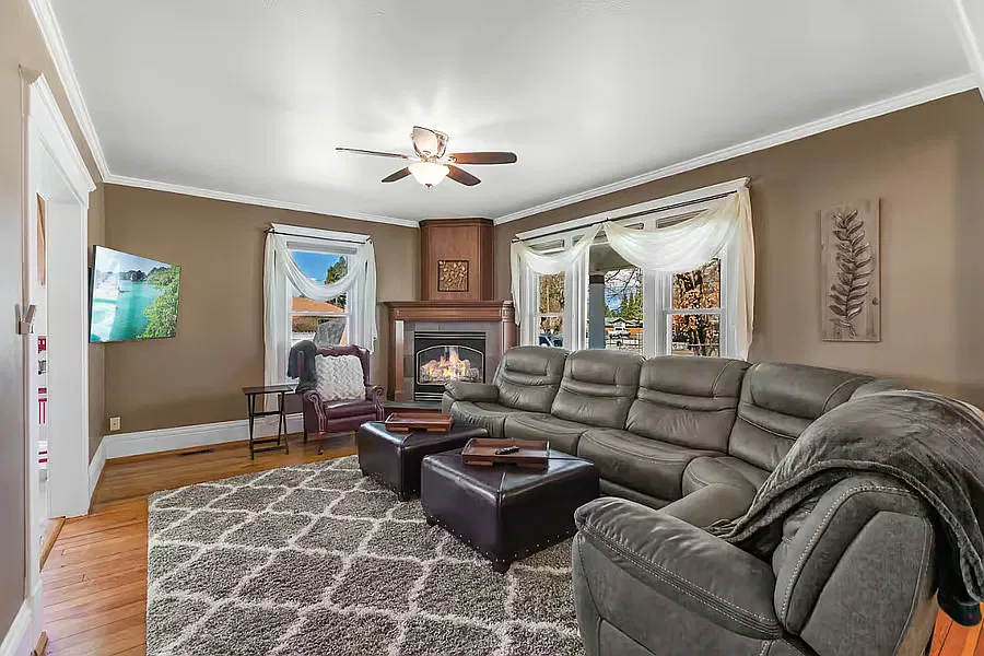 1008 E Best Ave