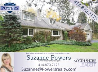 1004 E Donges Ln, Bayside, WI 53217