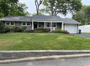 3 Cortland Ct, Huntington Station, NY 11746