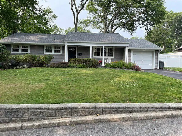 3 Cortland Ct, Huntington Station, NY 11746