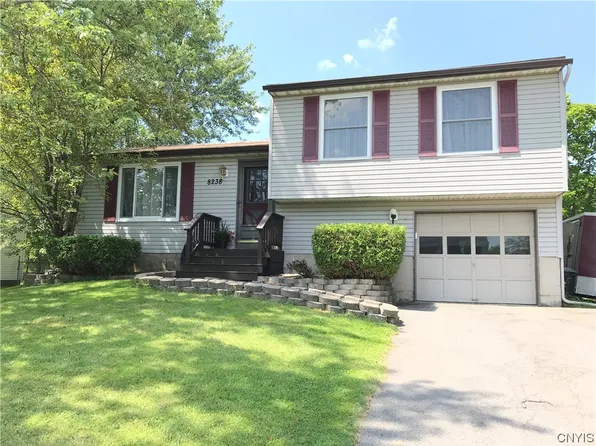 8238 Lucchesi Dr, Clay, NY 13041