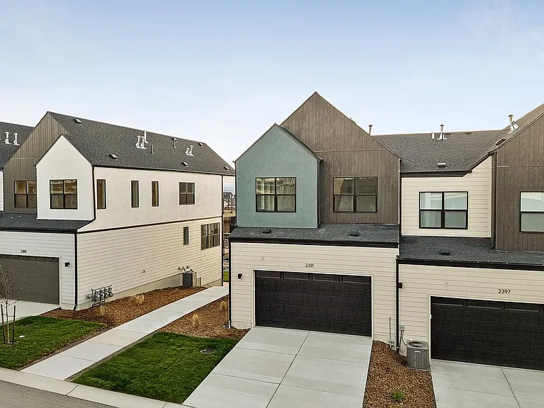 2421 N Alpine Glow Ln — Photo 1