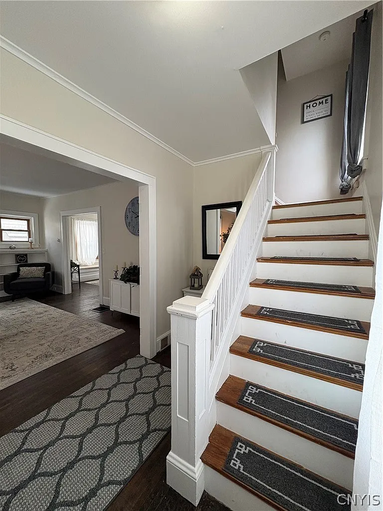 2 bed, 1.5 bath, 1295 sqft, $2,300 — Photo 4