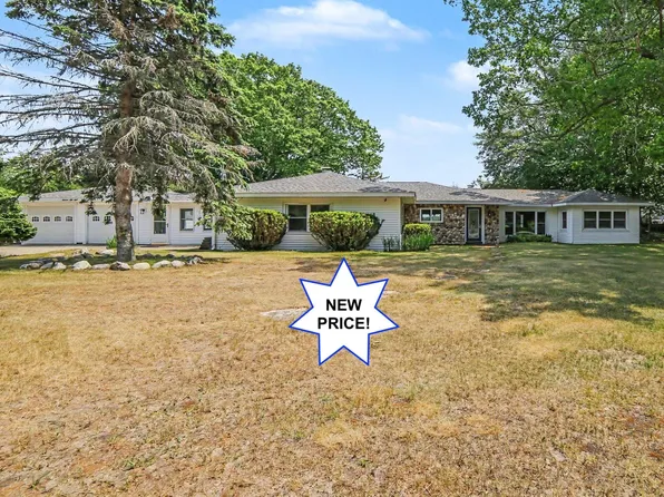 1358 N Lakeshore Dr, Ludington, MI 49431