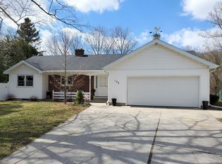 122 Mill Rd, Manitowoc, WI 54220