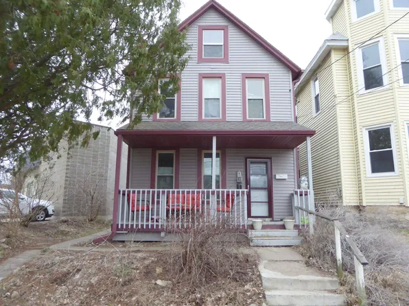 611 Caledonia Pl, Dubuque, IA 52001