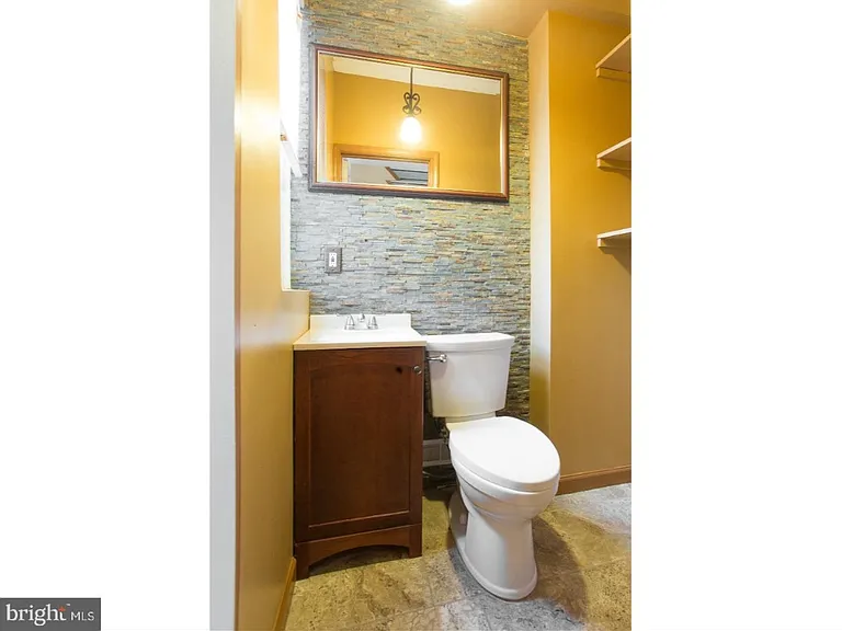 2545 Ellsworth St — Photo 8