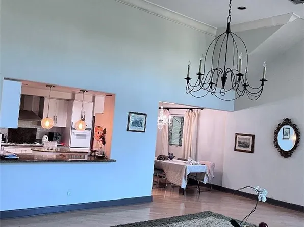 390 S Sepulveda Blvd APT 208, Los Angeles, CA 90049