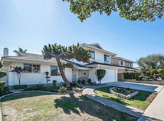 Mid tract location. Does NOT back or side to a street.