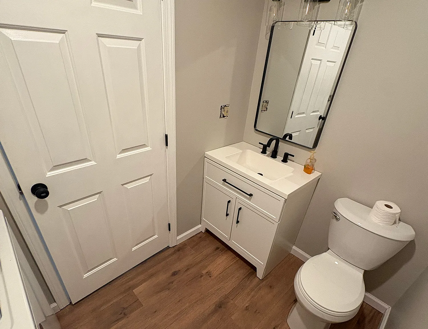 2 bed, 1050 sqft, $2,700 — Photo 4