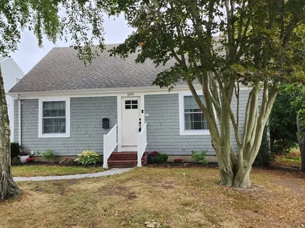 209 Bellevue St, New Bedford, MA 02740