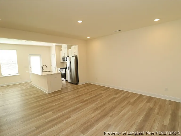 917 Kensley Grove Ln — Photo 5