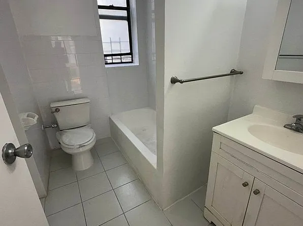 14717 77th Rd, Flushing, NY 11367