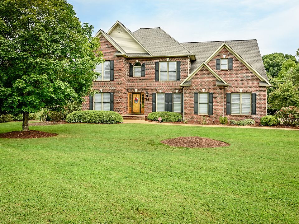 1st image of 2815 Palmer Dr NE
