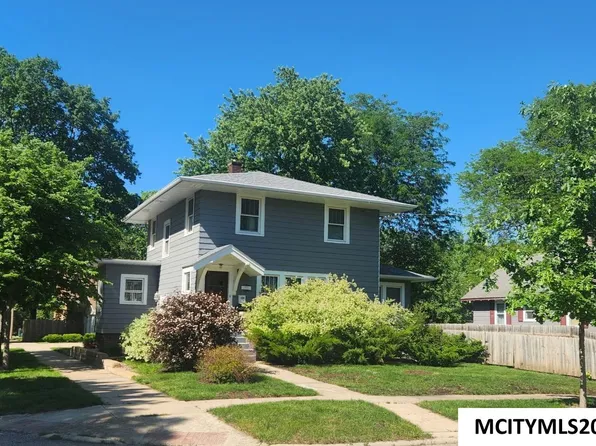 864 3rd St NW, Mason City, IA 50401