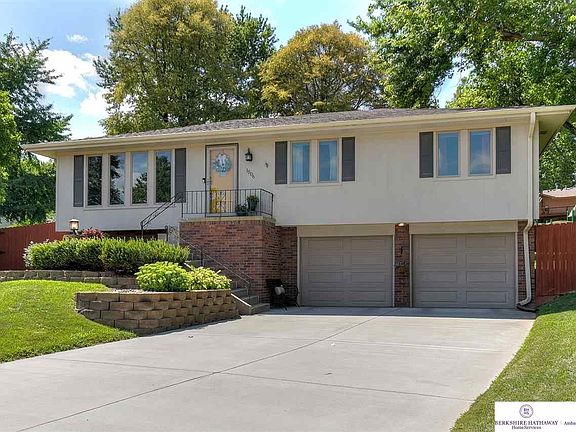 2nd image of 1506 S 141st Cir