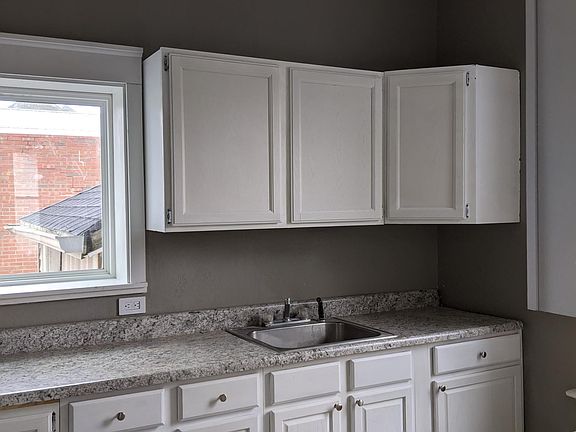 3rd image of 409 W Orleans St