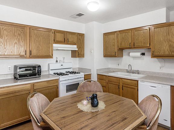 4th image of 1020 N Campbell Dr