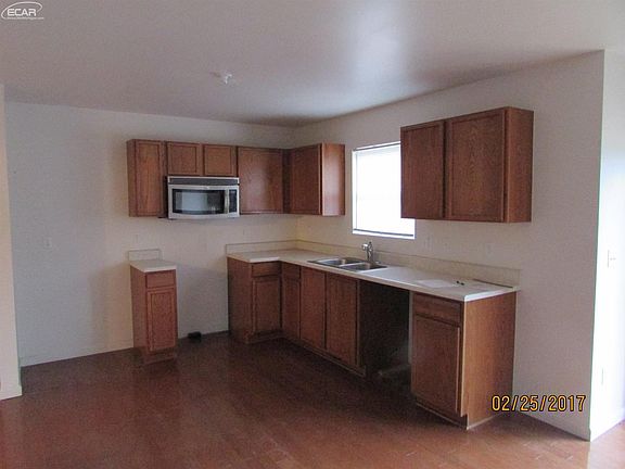 3rd image of 1435 Pelican Ln