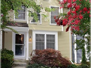 1506 Twisted Oak Dr, Reston, VA 20194