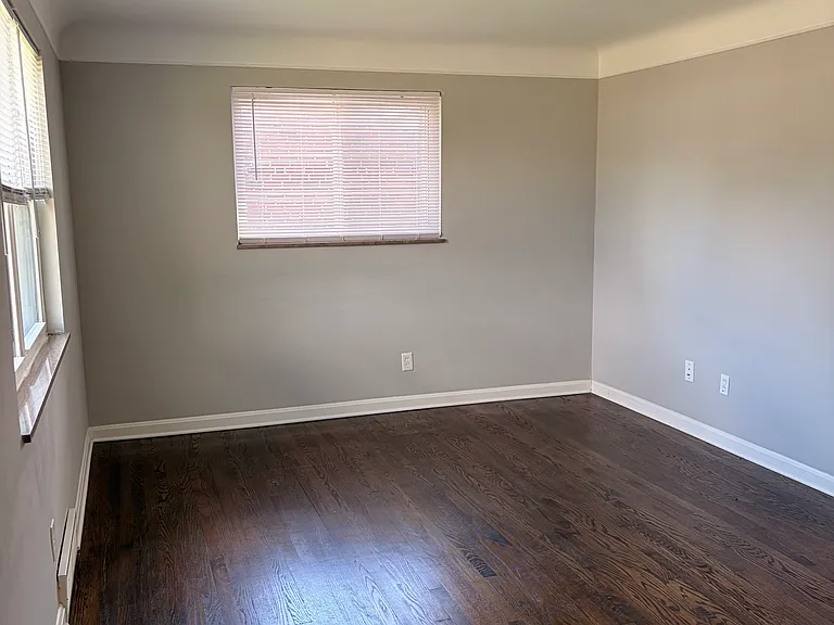 4933 Charlemar Dr — Photo 3
