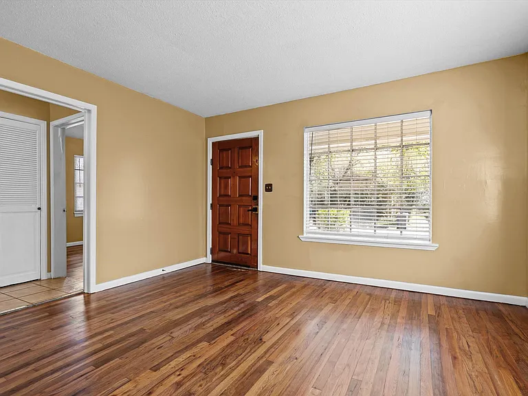 213 Book Ave — Photo 6